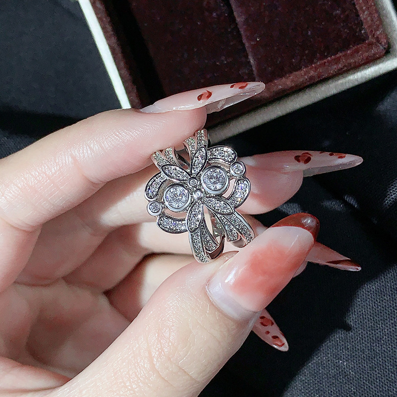 Luxury Brand Designer Jewelry Tiktok Fashion European And American Style Jewelry Retro Floral Zircon Ring Exquisite Flower Round Diamond Women's 