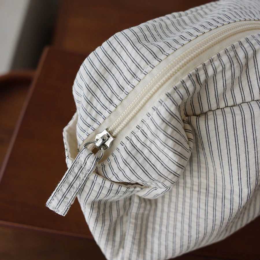 Handheld largecapacity cosmetic bags men women universal portable wash bag travel organizer bag clothing storage liner bagXJ250910