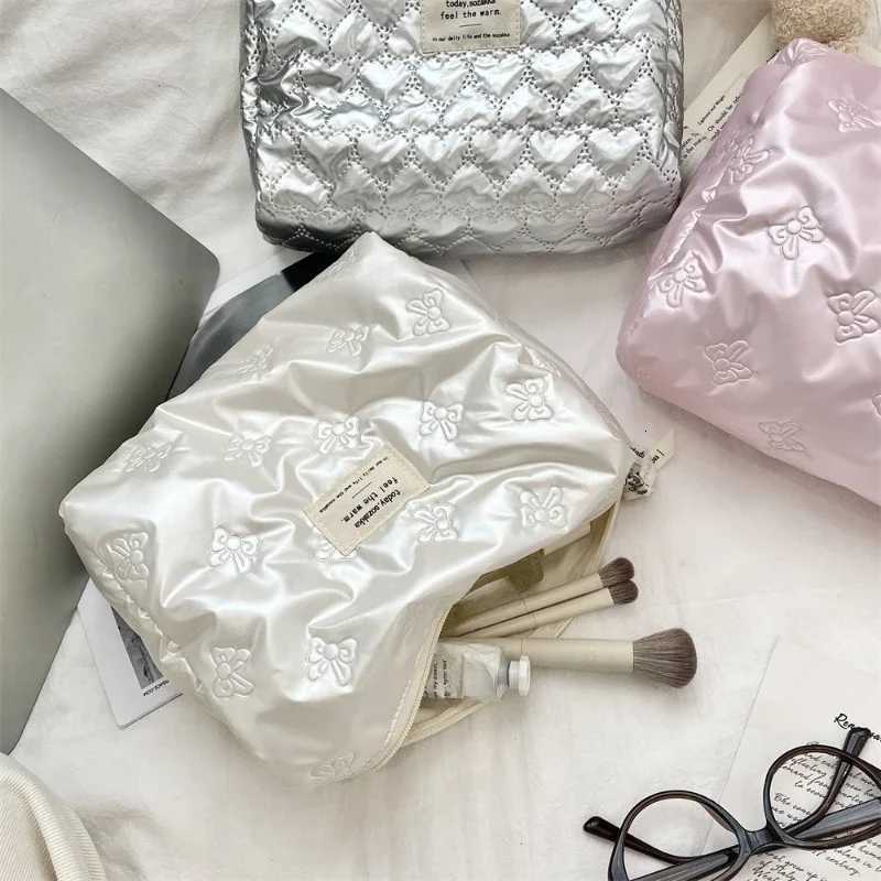 Ins Style Bow Heart PU Clip Cotton Cosmetic Storage Bag 2024 New Waterproof Makeup Bag Out of Handbag Portable Touch Up BagXJ250910