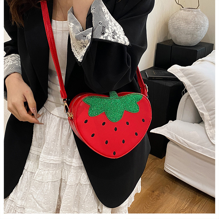 bag 2025 autumn new fashion strawberry bag Harajuku style niche design trend creative personality women's shoulder bag designer bag