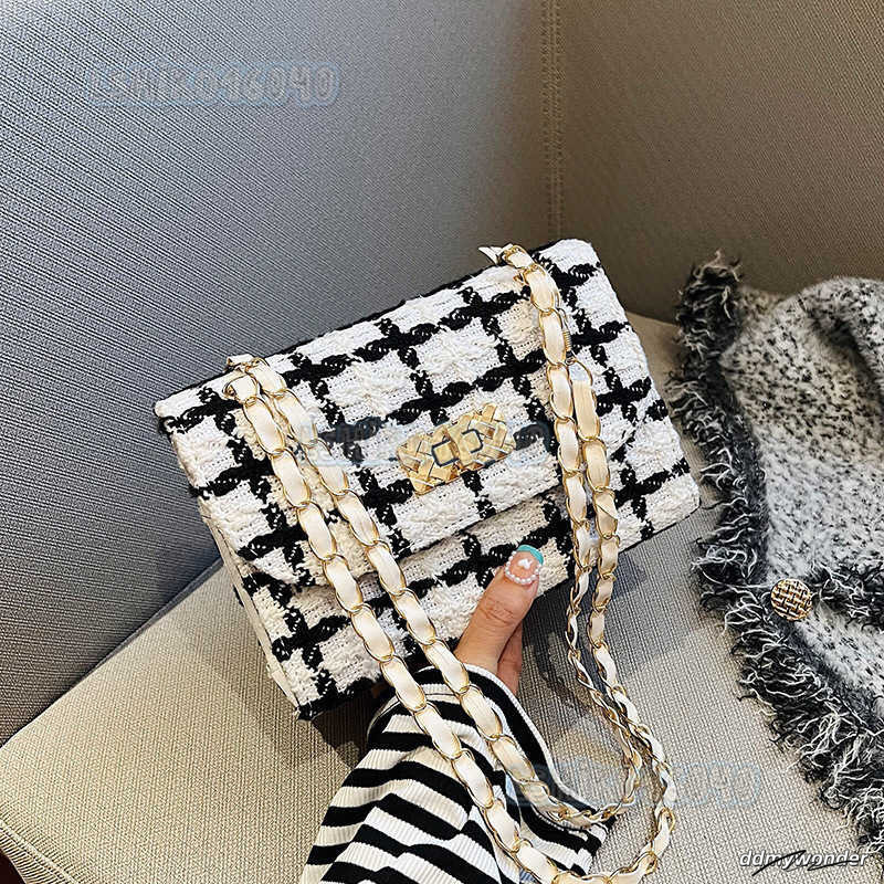 2024 Spring And Autumn New Style Woolen For Women Fashion Trendy Chain Textured Single Shoulder Crossbody Small Square Bag H250808