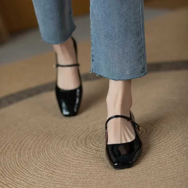 Mary Jane Shoes Wine Red Square Toe Leather Shoes for Womens Retro Patent Leather Shoe Chaussure Femme Small Heel Pumps W250910