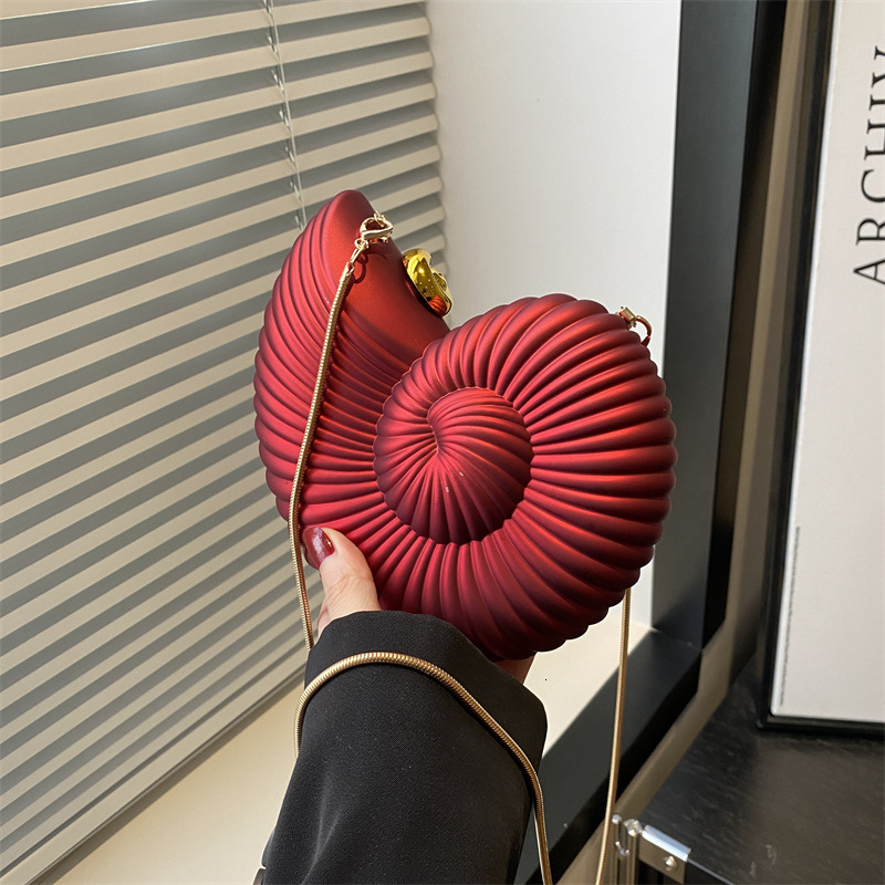 2025 autumn new personalized conch bag versatile trend bag European and American fashion niche design women's shoulder bag designer bag