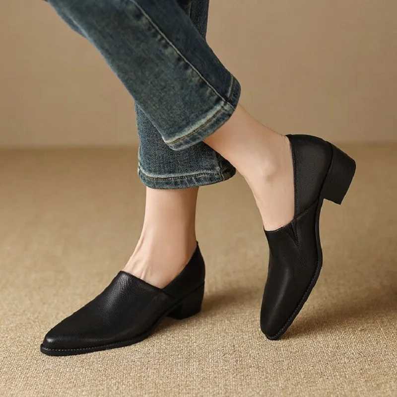 2025 Spring New High Heels Womens Coarse Heels Pointed Shallow Mouth Single Shoes Soft Leather Thick Soled High Heels W250910