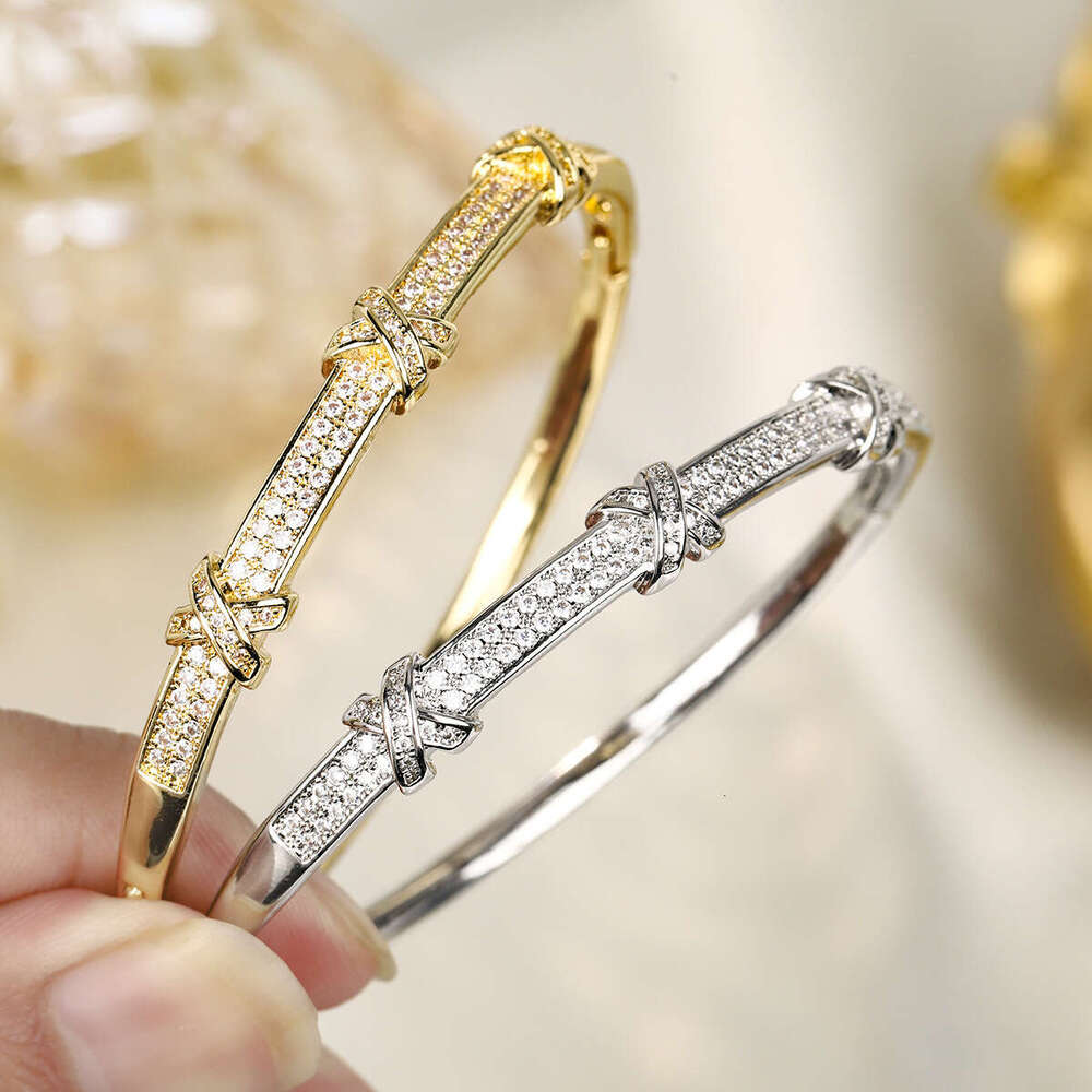 Gold Tone Full Diamond Luxury Jewelry Classic Super Flash Cross Twisted Bracelet 4-Leaf Clover Bracelet Moissanite Designer Bracelet Single Row Tennis
