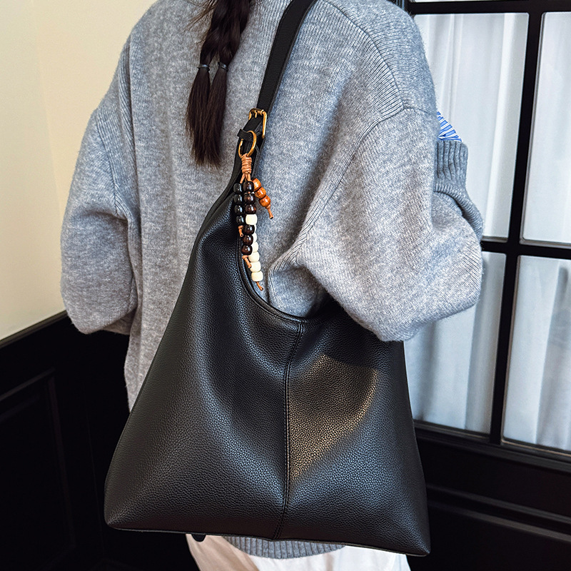 Free shipping designer Large Capacity Underarm Bag Women Versatile Fashion Single Shoulder Bag Crossbody Bag Bucket Bag Ladies Commuter Bag Tote Bag