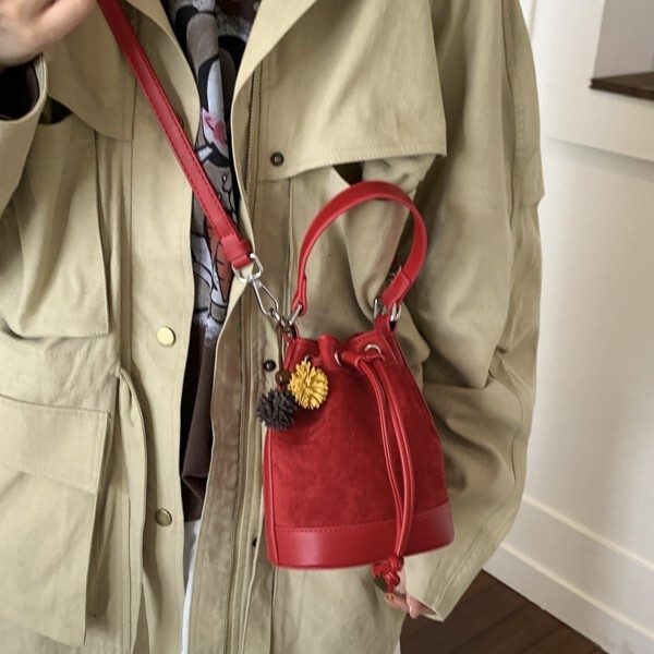 Designer Women's Handbag 2025 New Elegant Multi functional Commuter Shoulder Bag