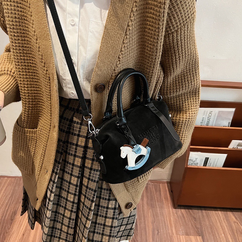 2025 designer's new high-end niche commuting casual crossbody bag