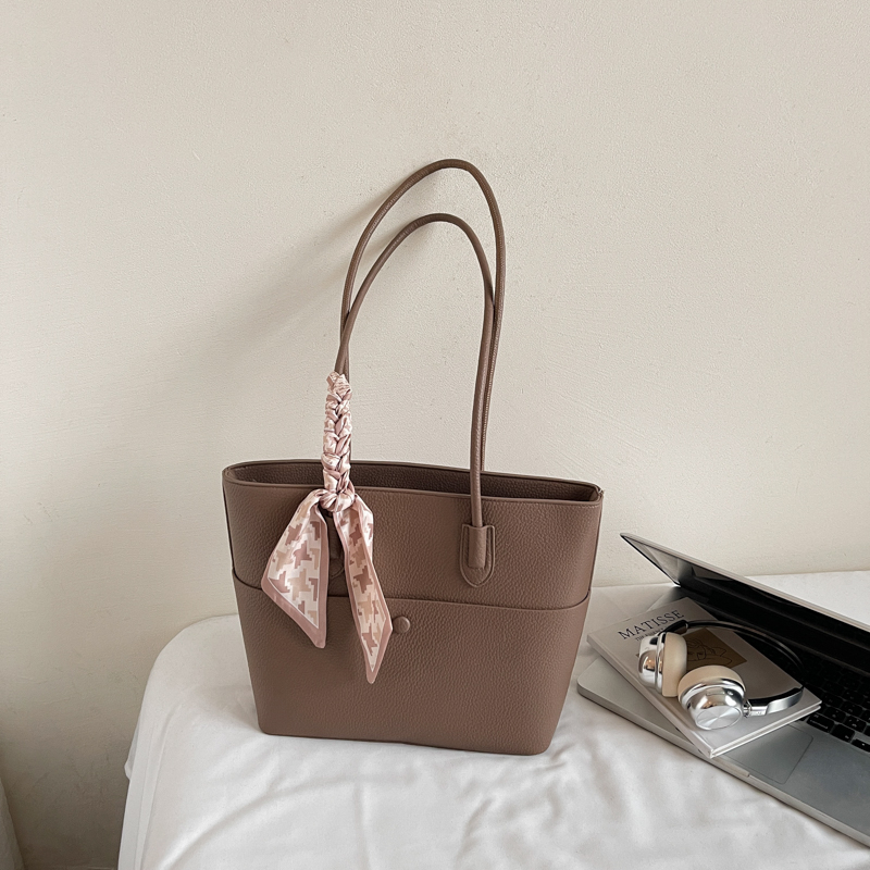 2025 Fashion Premium Luxury Large Capacity Women's Handbag Simple and Versatile Shoulder Bag Women's Essential Crossbody Bag for Shopping an