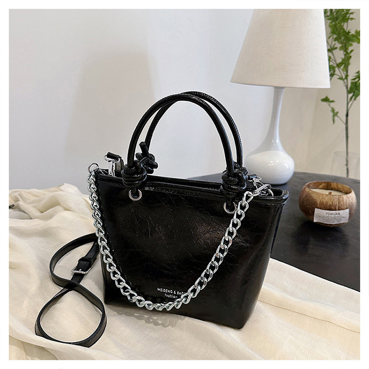 2025 autumn new underarm bag niche design versatile trend light luxury atmosphere lazy style women's shoulder bag designer bag