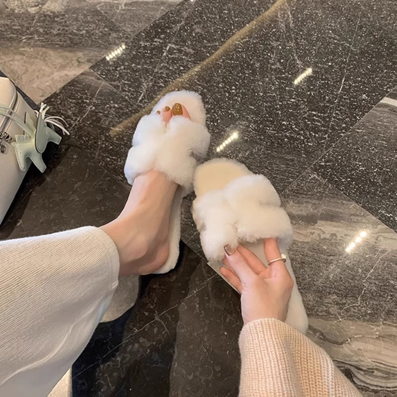 Free shipping Designer Slippers High quality fashionable commuting with velvet slippers for women wearing square cotton slippers outside black white