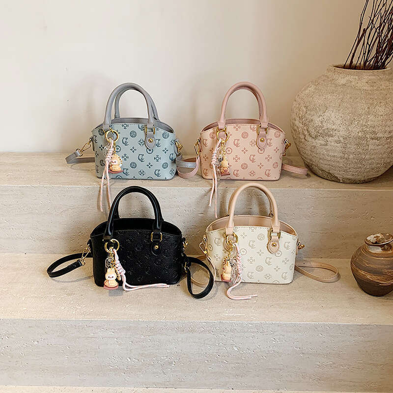 2025 New Women's Single Shoulder Crossbody Niche Cute Light Luxury Texture Shell Bag Fashion Versatile Handbag