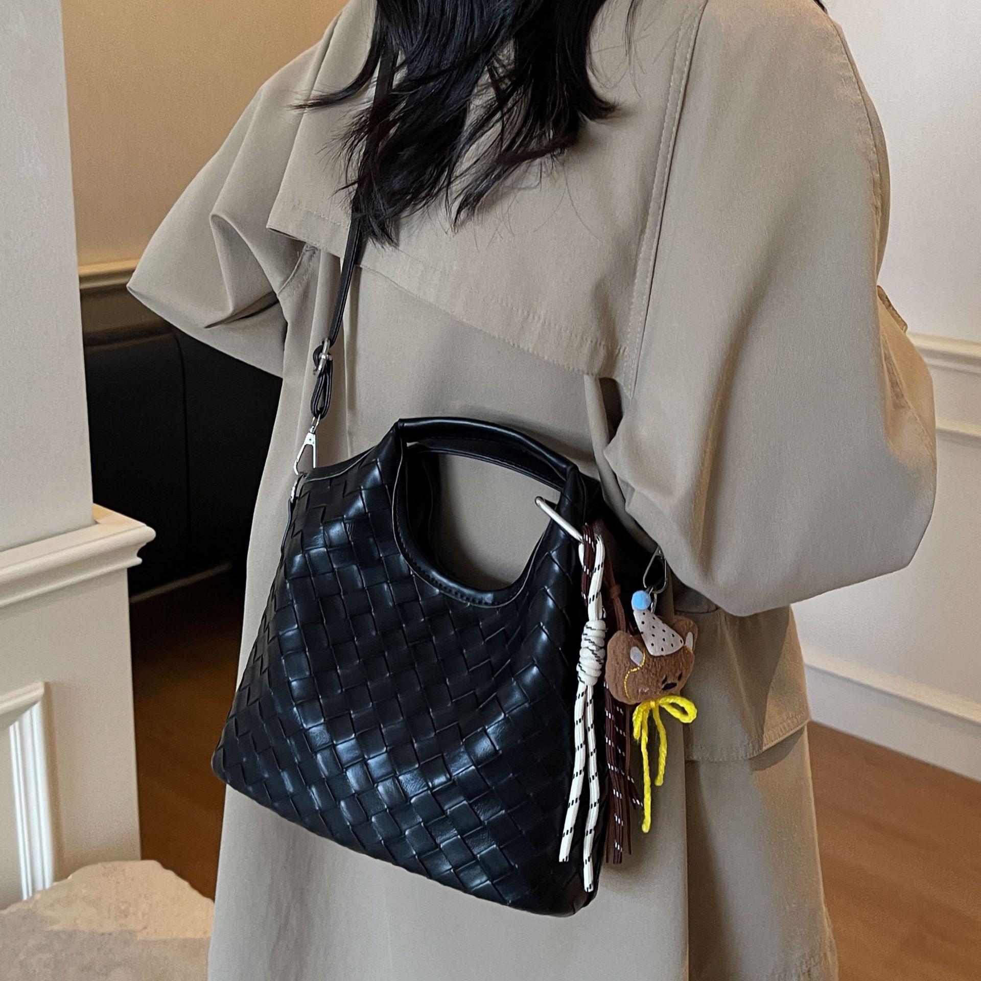 Designer Bag Luxury Bag Fashion Woven Tote Large Bag Purse Female New Retro Large Capacity Bucket Bag Premium Sense Shoulder Crossbody Large Capacity Shopping Bag