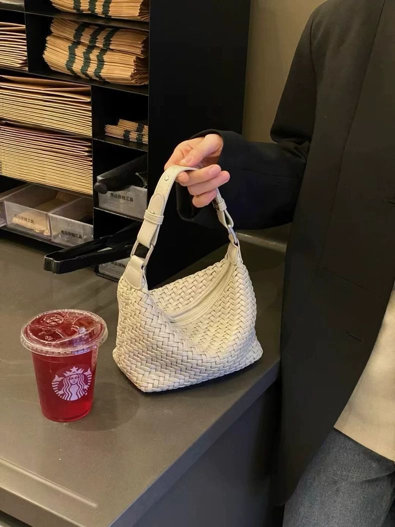 Designer Free Shipping Bag New Faux Leather White Handbag Commuter Women S Shoulder Bag Light Luxury Niche High End Luxury Bag Woven Crossbody Bag