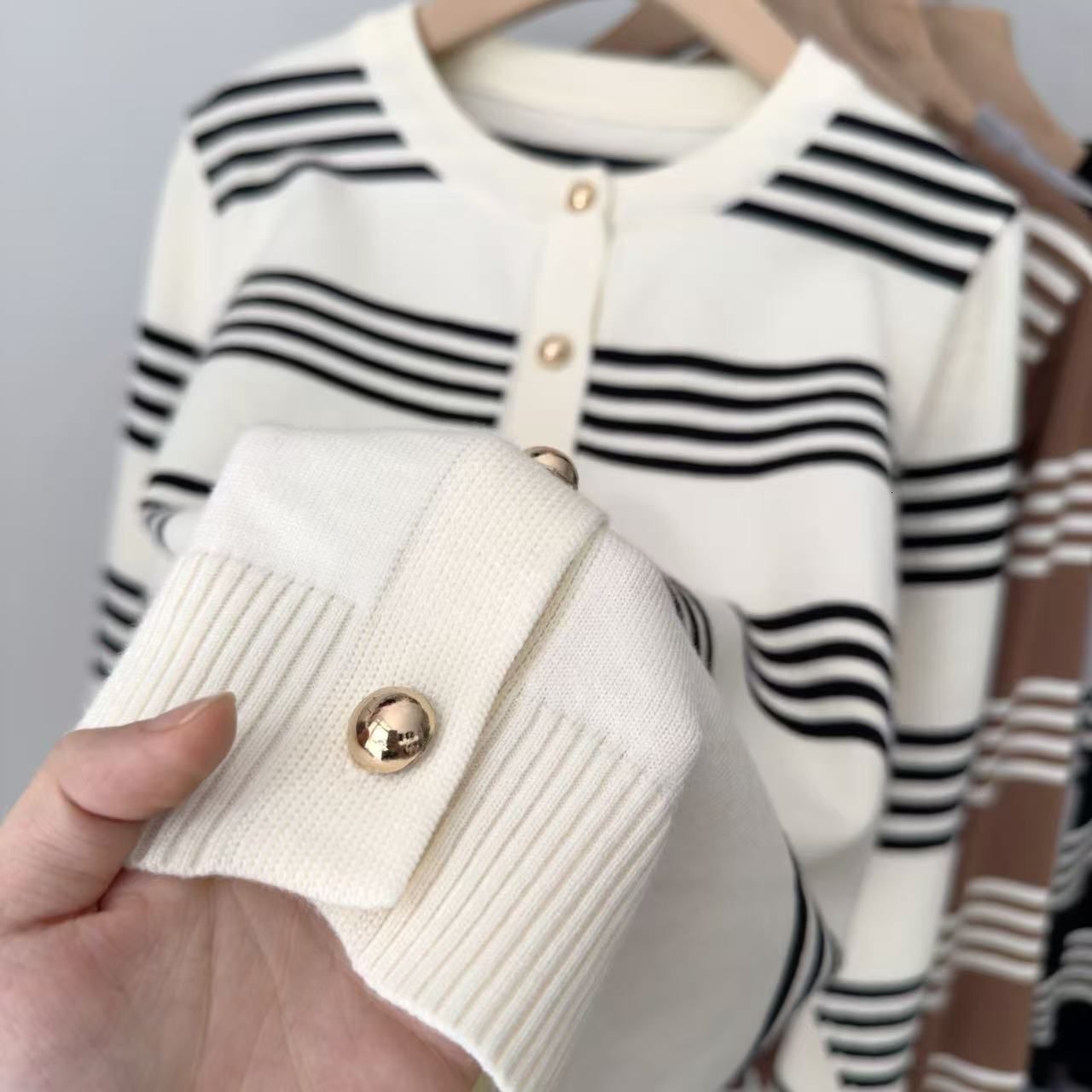 2025 Korean style new striped autumn color block sweater cardigan knitted loose fit designer slim design fit top knitted