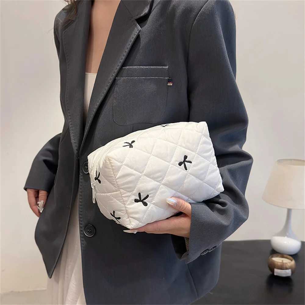 Ladies Bow Makeup Bag for Women Embroidered Bowknot Travel Cosmetic Bags Large Capacity Handheld Makeup Toiletry Storage BagXJ250910