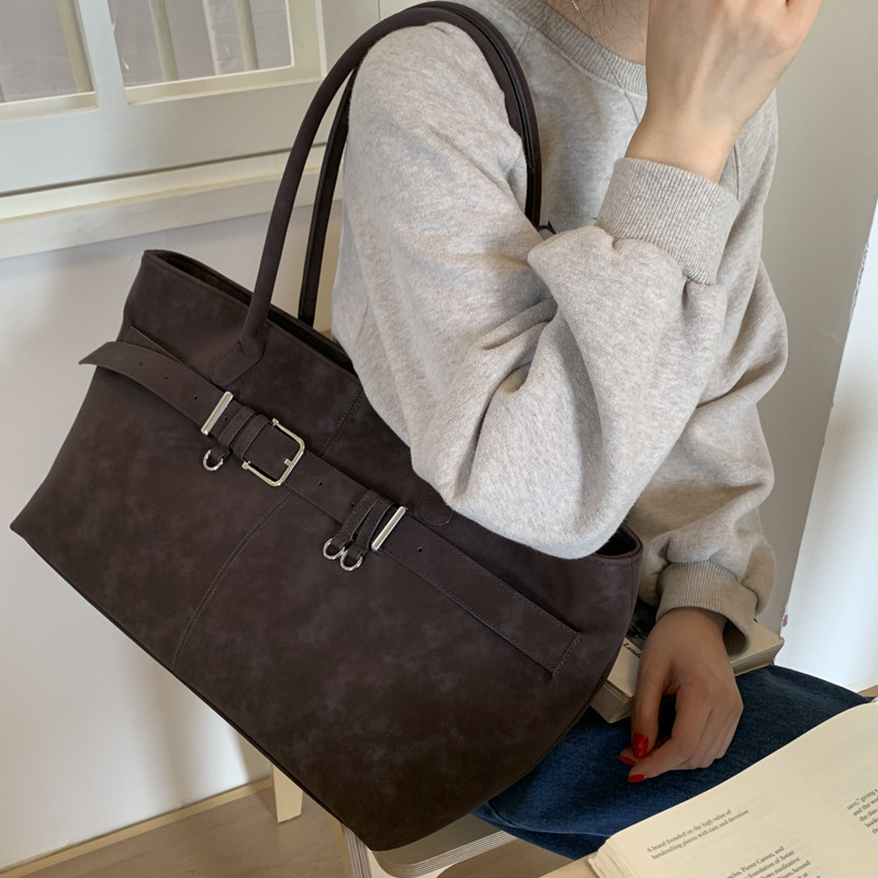 Free shipping designer French Niche High-End Underarm Bag for Women Commuter Bag Vintage Single Shoulder Bag Simple Versatile Fashion Handbag