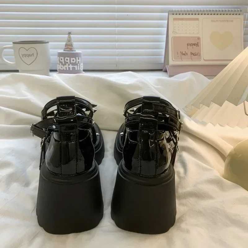 Mary Jane Shoes Female 2025 Fashion Buckle Strap Womens High Heels Fashion Chain Shoes Women Casual Round Toe Platform Heels W250910
