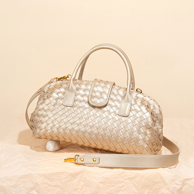 New Women's Woven Handbag High-end Crossbody Clip Horizontal Shell Classic Fashion Boston Bag