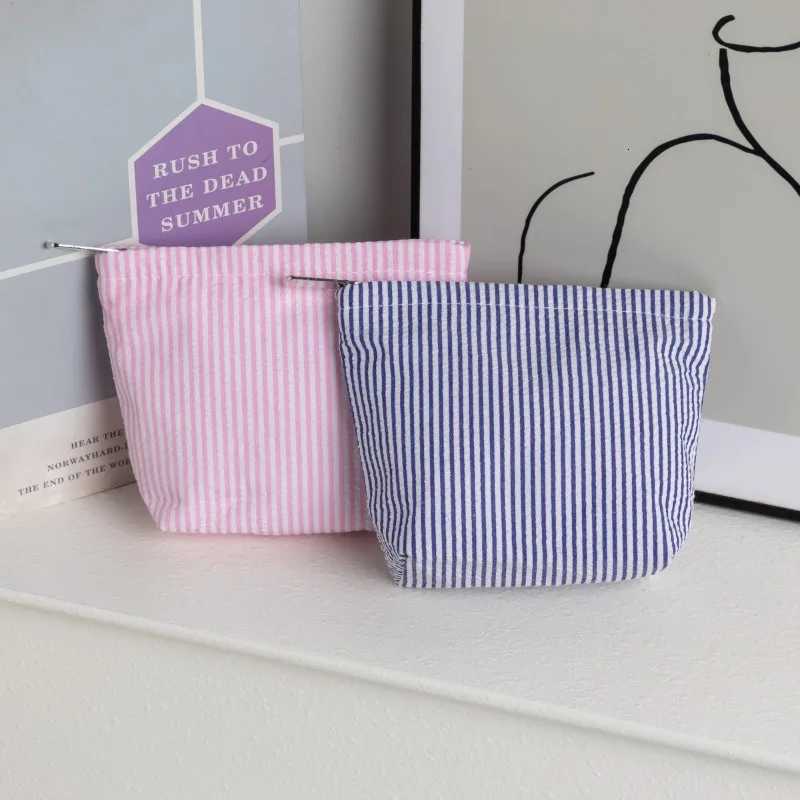 New Striped Clutch Cosmetic Bag for Women Girl Large Capacity Makeup Pouch Toiletries Bag Travel Outdoor Makeup StorageXJ250910