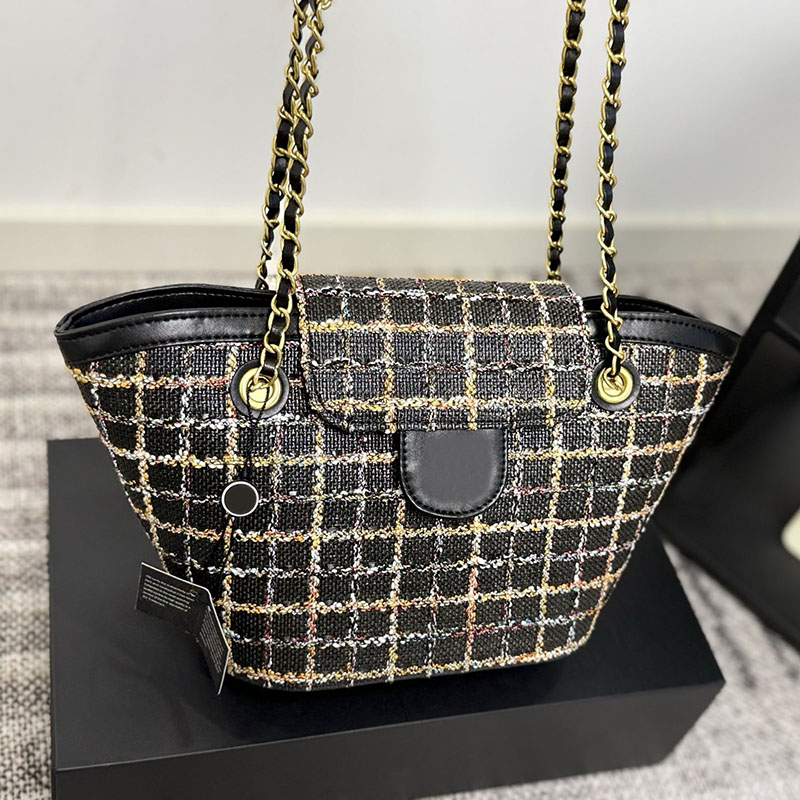 Ladies Designer Straw Tote Bag Two-Tone Stripes Plaid Pattern Vintage Golden Hardware Matelasse Chain Leather Flap Beach Shopping Purse Shoulder Handbag 22cm