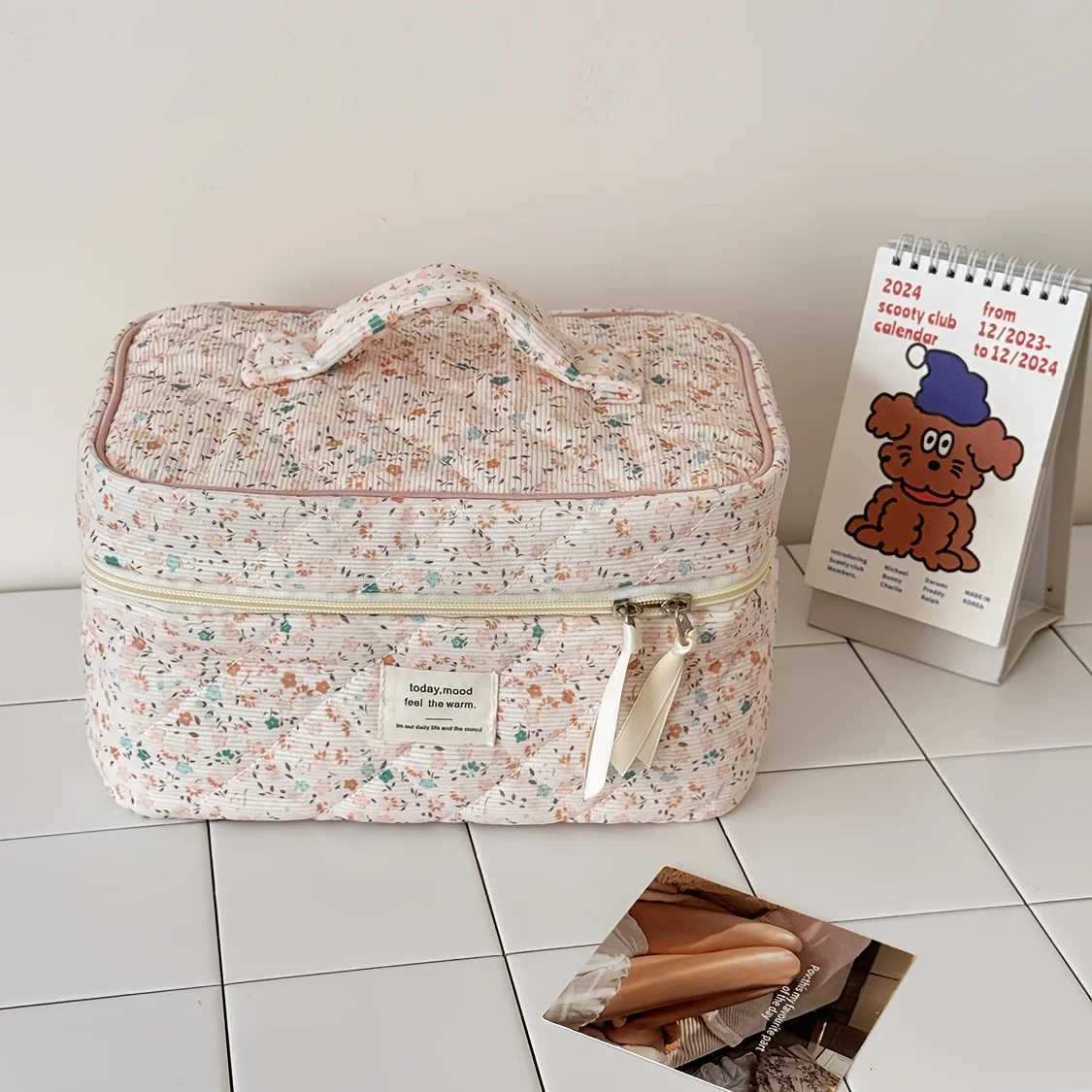 1pc Cute Flower Quilting Cotton Makeup Bag Women Zipper Cosmetic Organizer Female Cloth Handbag Portable Toiletry Case for GirlsXJ250910