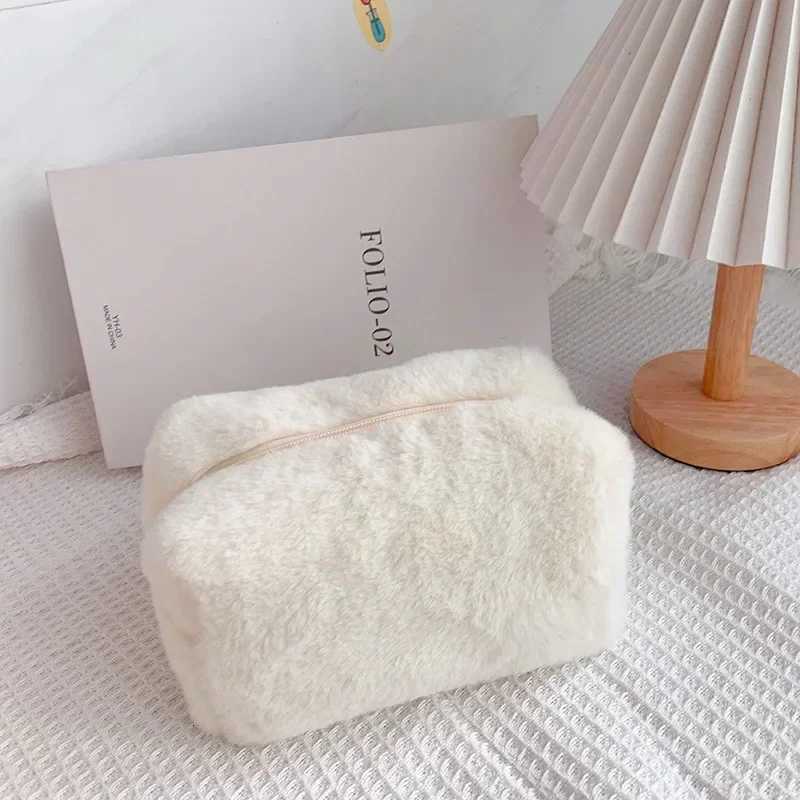 Fur Makeup Bags for Women Soft Travel Cosmetic Bag Organizer Case Young Lady Girls Make Up Case Necessaries 1 Pc Solid HandbagsXJ250910