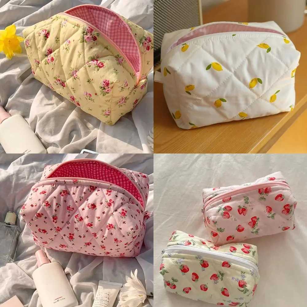 Storage Organizer Floral Puffy Quilted Makeup Bag Cosmetic Pouch Flower StrawberryPrinted Large Travel Cosmetic BagXJ250910