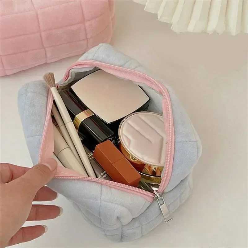 Makeup Bag Large Capacity Womens Plush Purse Pencil Case Cute Student Storage Bag Soft Travel Cosmetic Bag Organizer PouchXJ250910