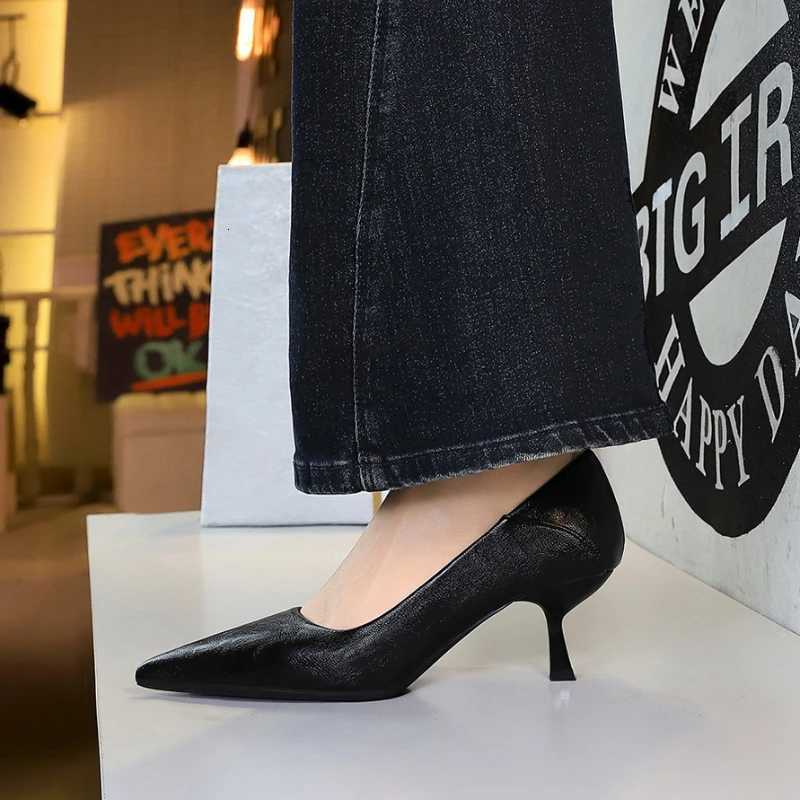 Fashionable High Heels In Spring And Autumn Pointed Toe Shallow Mouth Kitten Heel Temperament Single Shoes Comfortable Versatile W250910