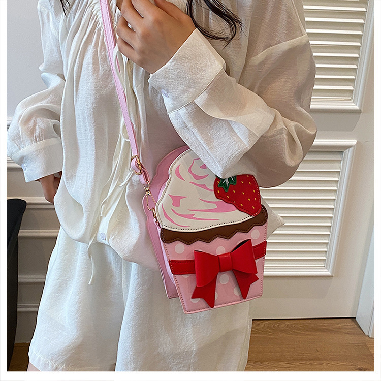 2025 autumn new cute strawberry cake bag, niche design, versatile and trendy, bow tie women's shoulder bag, designer bag