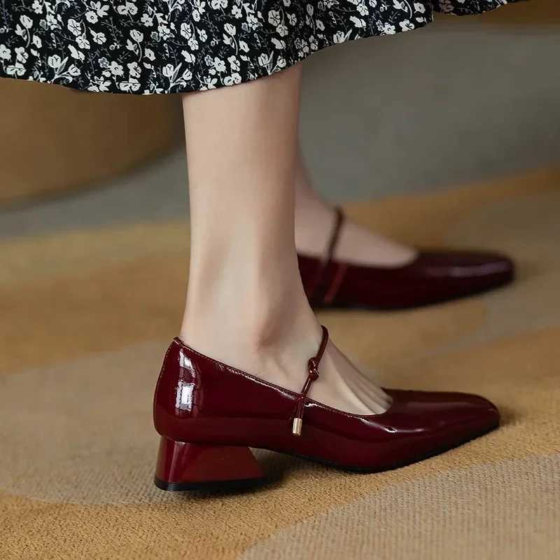 Mary Jane Shoes Wine Red Square Toe Leather Shoes for Womens Retro Patent Leather Shoe Chaussure Femme Small Heel Pumps W250910