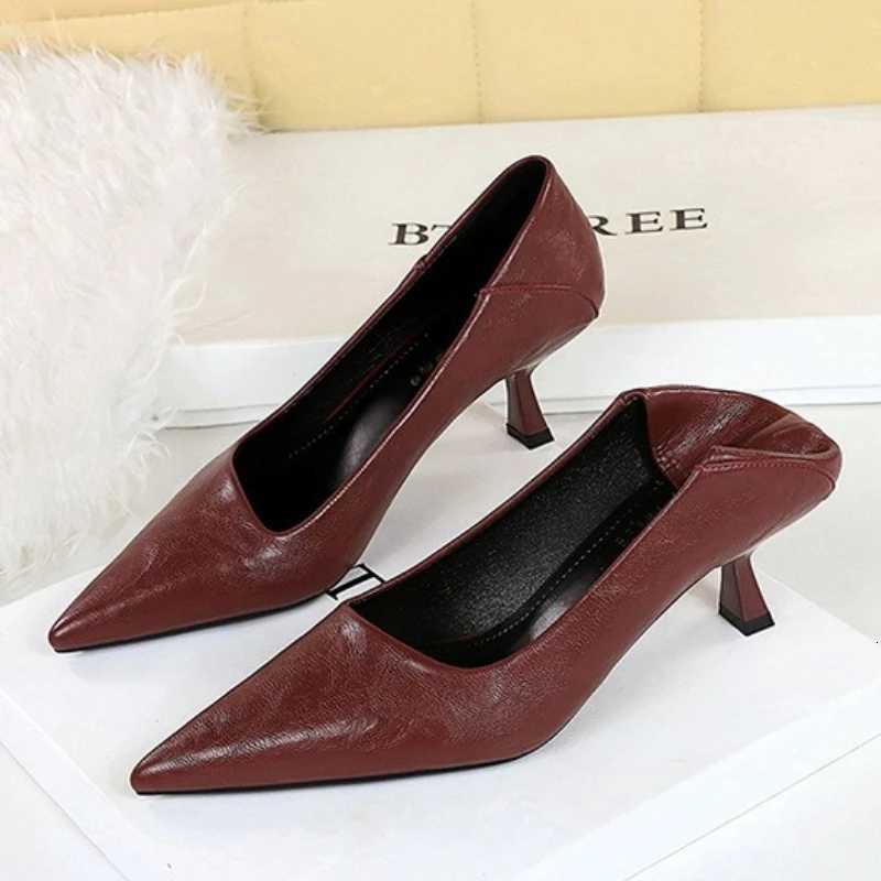 BIGTREE Women Low Heel Soft Leather 5cm Thin Heels Pumps Brown Black Elegant OL Office Pointy Toe SlipOn Null Comfortable Shoes W250910