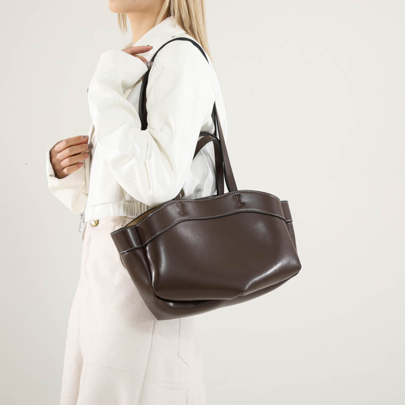 Free shipping designer Vintage Fashion Tote Bag for Women 2025 Spring New Large Capacity Commuter Bag Handbag Basket Shoulder Bag