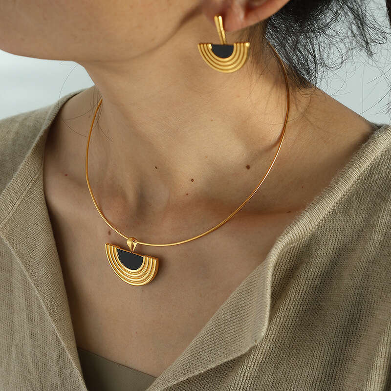 Classical Temperament Acrylic Choker Pendant Necklace Earrings Set Exquisite Fan-shaped Design Sense Jewelry