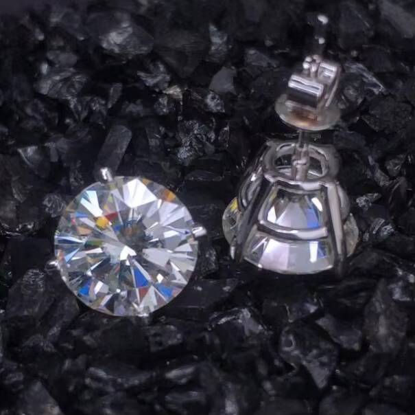Classic Design 925 Sterling Silver GRA Certificated Diamond Moissanite Stud Earrings