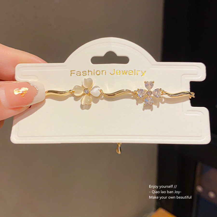 Gold-Tone Bracelet With Mother-of-Pearl Flower (And Pearl Accent) & Crystal Flower Accents, Delicate Feminine Style, Perfect For Elevating Daily Elega