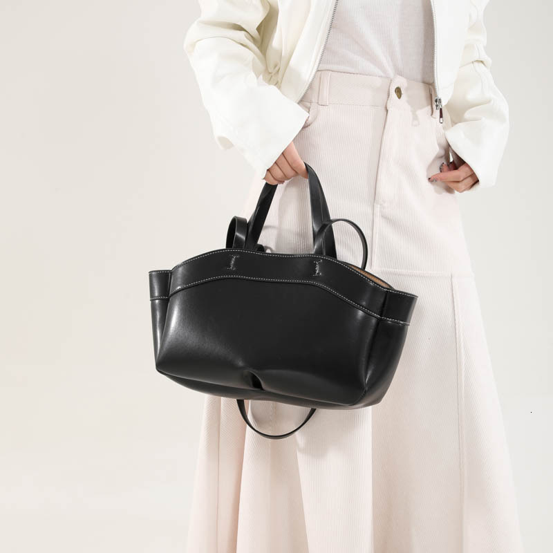 Free shipping designer Vintage Fashion Tote Bag for Women 2025 Spring New Large Capacity Commuter Bag Handbag Basket Shoulder Bag