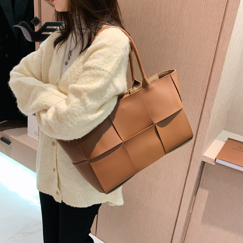 Feiyan Free Shipping New Designer Bag Large Capacity Bag 2025 Fashion Woven Shoulder Bag Handheld Crossbody Bag Versatile Tote Bag
