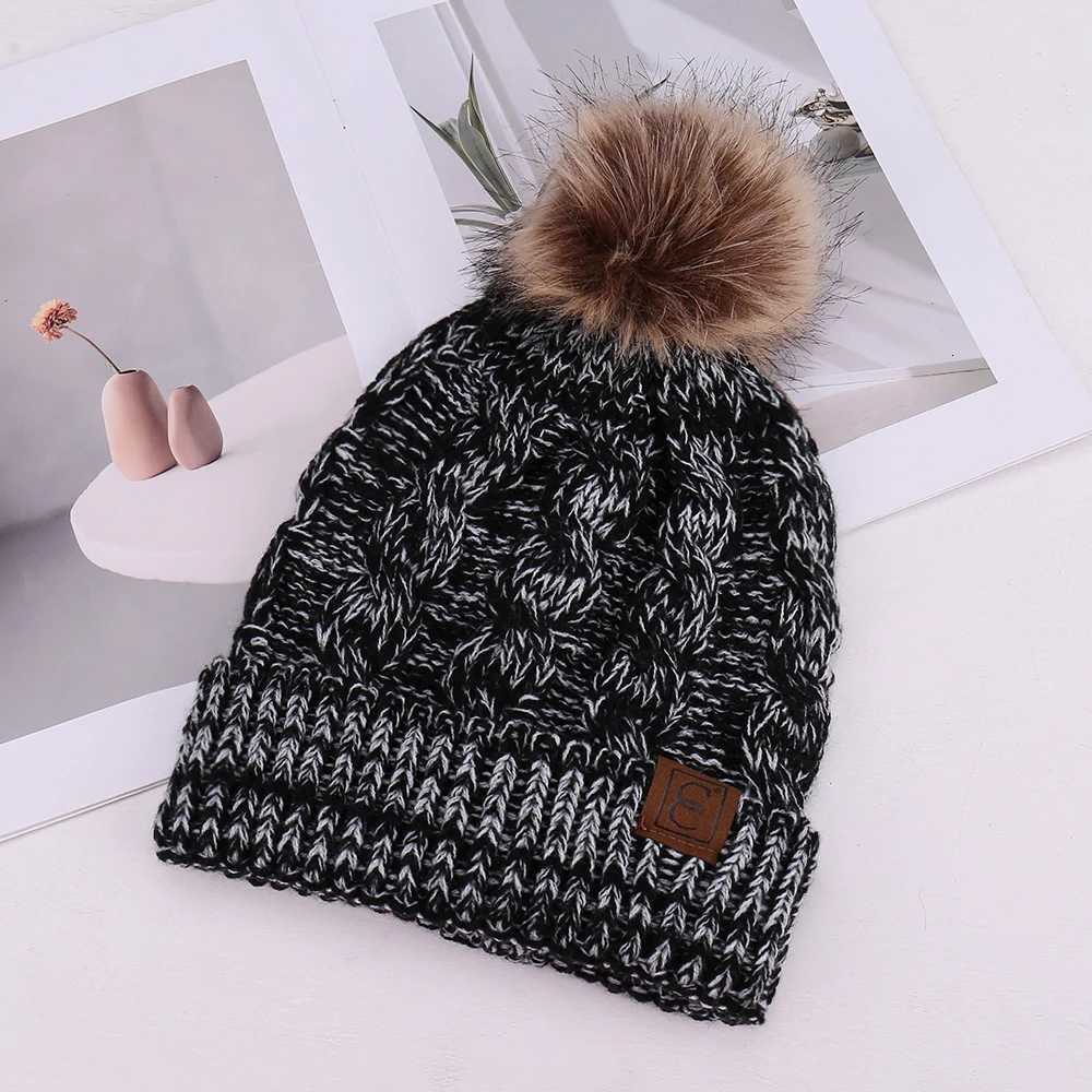 Fashionable Knitted Wool Hat with Ball Decoration Autumn Winter New Arrival Warm Comfortable Outdoor Travel WindproofXJ250910