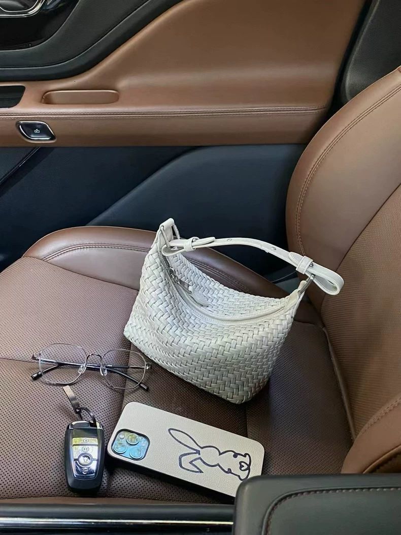 Designer Free Shipping Bag New Faux Leather White Handbag Commuter Women S Shoulder Bag Light Luxury Niche High End Luxury Bag Woven Crossbody Bag