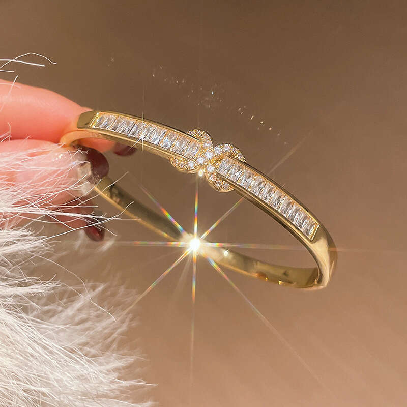 Gold Tone Full Diamond Luxury Jewelry Classic Super Flash Adjustable Butterfly Sun 4-Leaf Clover Bracelet Moissanite Designer Bracelet Single Row Tenn