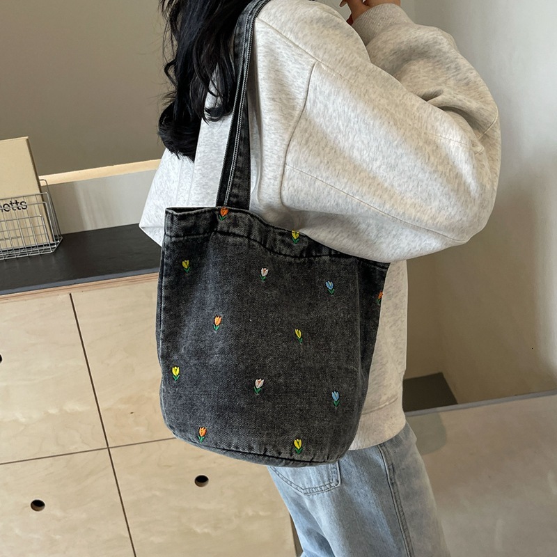 Free shipping designer Summer Large Capacity Canvas Bucket Bag for Women Embroidered Denim Tote Bag Commuter Bag Shoulder Bag Versatile American Style