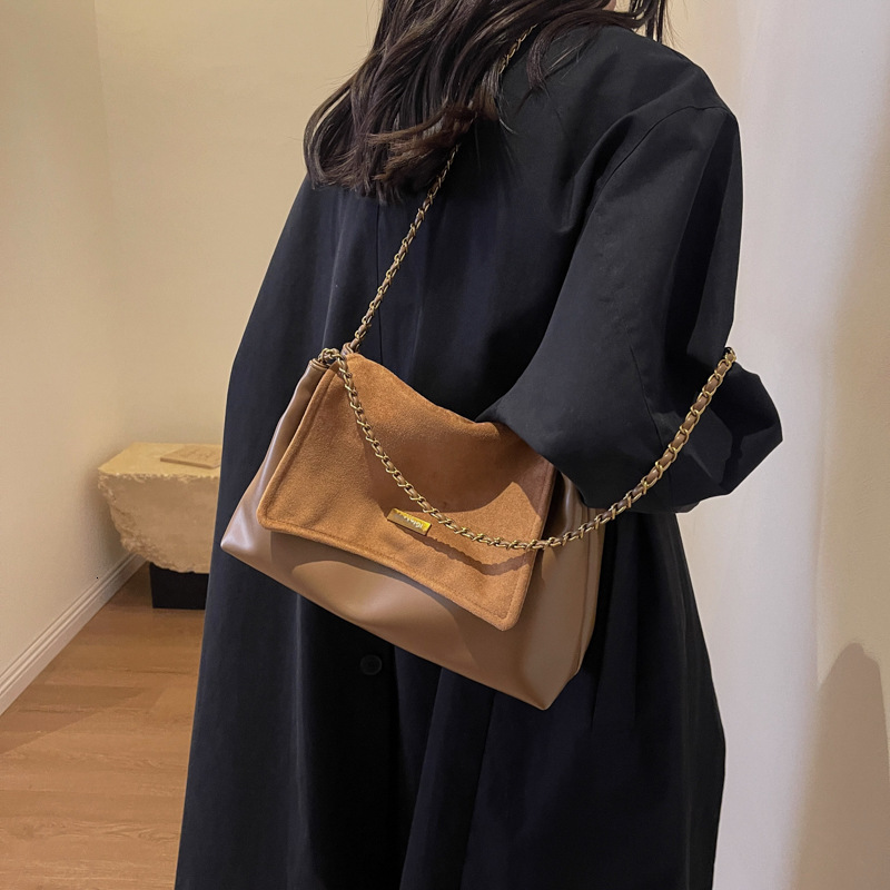 Free shipping designer Vintage Large Capacity Crossbody Bag for Women Fashionable Niche Women Bag Textured Chain Shoulder Bag High-End Tote Bag
