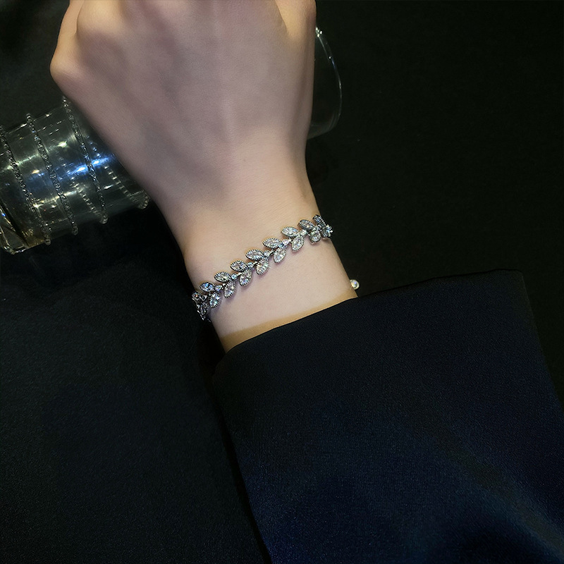 Fashionable Temperament Inlaid Zircon Leaf Ins Style Trendy Internet Celebrity Bracelet Versatile Personality Design Sense Jewelry - view 4