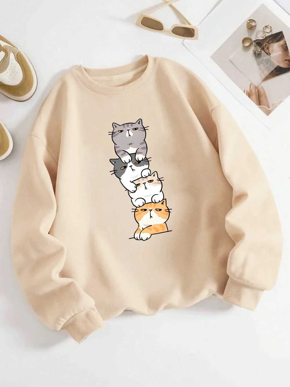 2025 Four Cats Playing on Top of Each Other Prints Hoodie Women Autumn Winter Sweatshirt Basics Pullover Casual Women ClothesZ250918