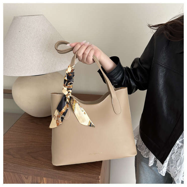 2025 Designer Bags Spring Large Capacity Personality Women's Simple Commuting Shoulder Scarf Tote Bag for Women