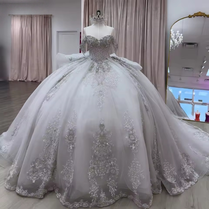 Light Gray Quinceanera Dresses Ball Gown Off The Shoulder Applique Beading Crystal Bow Tull Party Birthday Sweet 16 Dress Vestidos 15 De Anos