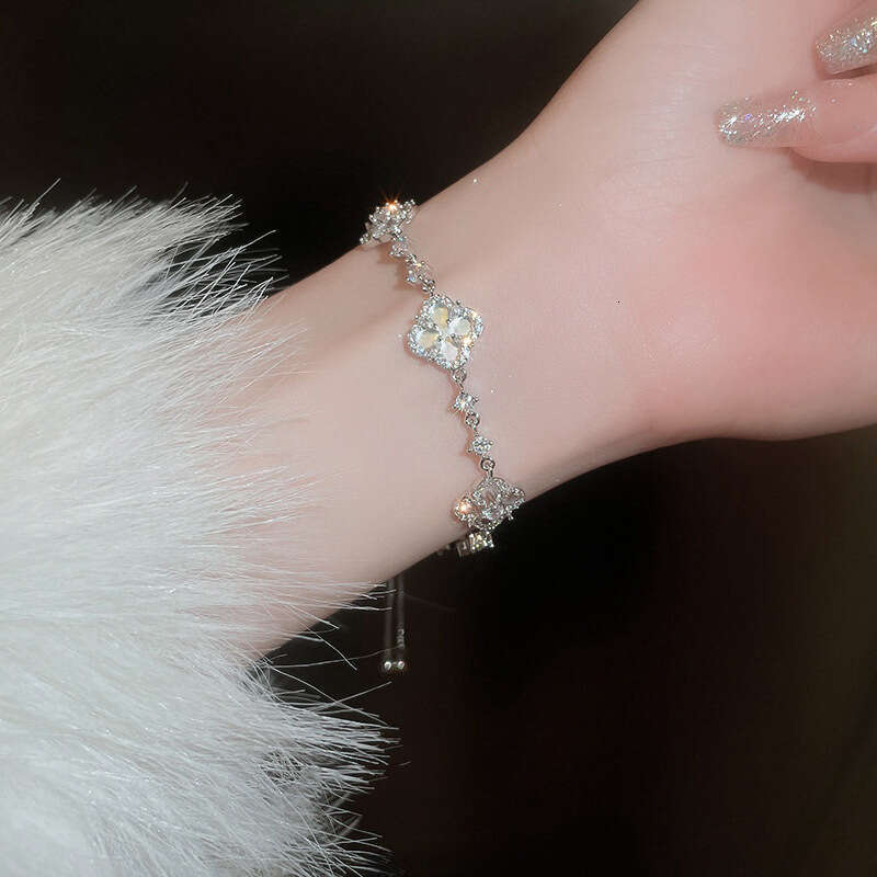 Korean Four-Petal Zircon Flower Light High-End Feel Elegant Adjustable Bracelet New Style Women's Jewelry