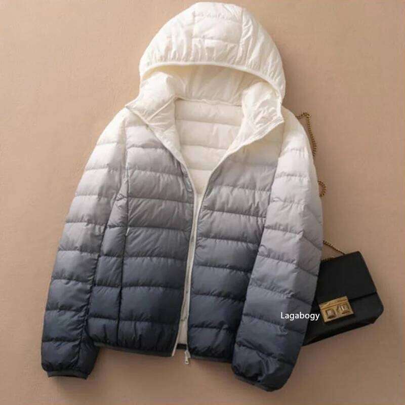Lagabogy 2025 Winter Women 90% White Duck Down Coat Ultra Light Oversize Puffer Jacket Female Short Hooded Gradient Color Parkas